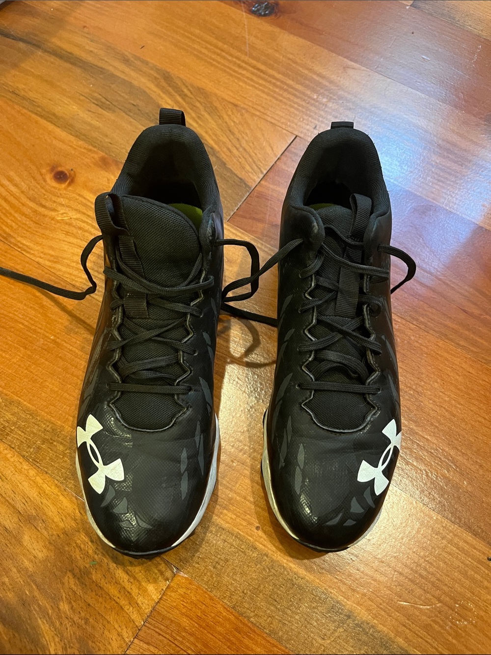Under Armour Men’s Black Athletic Training Shoes with White Logo